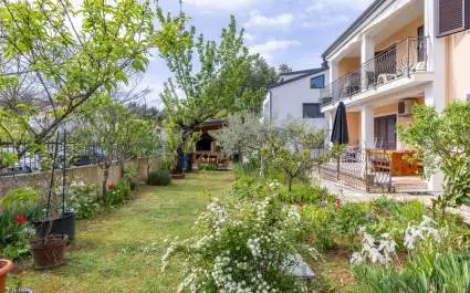 Vera A4 Dvosobni apartman s balkonom