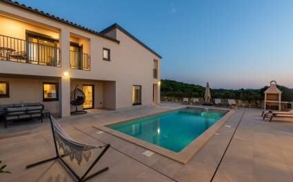 Family Villa Velunida