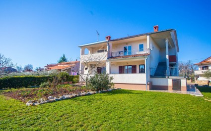 Beakovic Apartment with Garden