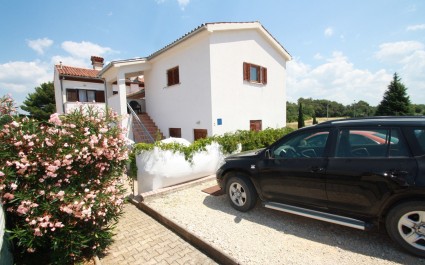 Pernar Kosuta Ana III A2 al primo piano vicino al mare