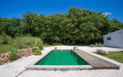 Cottage House Loborika with Pool