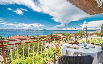 Apartment Suzy mit Balkon, Meerblick und Gemeinschaftspool in Novi Vinodolski