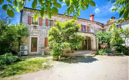 Casa per le Vacanze in Pietra Mendula con Grande Terrazza