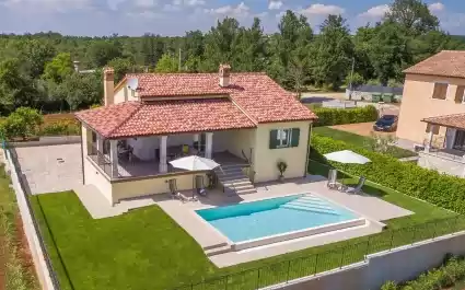 Villa Kiara mit Pool