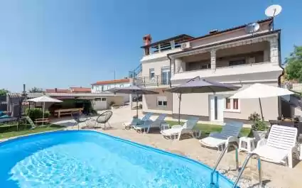 One-Bedroom Apartment Dobrec I with Shared Pool