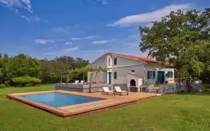 Unica Villa Majavec con ampio giardino e piscina privata