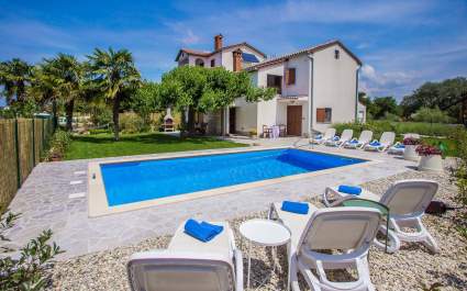 Villa Marina in Vosteni with Beautifully Garden, Pool and Whirlpool