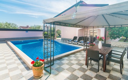 Nice Apartment Salha with Private Pool