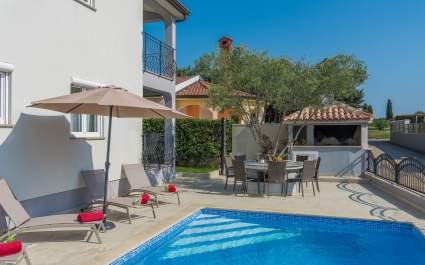Apartment Ivona II - Silver Holiday House