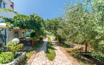 Appartamento Teri con Terrazza e Giardino