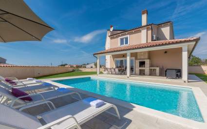 Stylish Villa Magica with private pool and BBQ