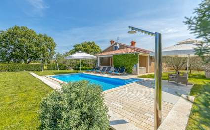 Beautiful Villa Ruza with Pool in Peaceful and Landscaped Garden