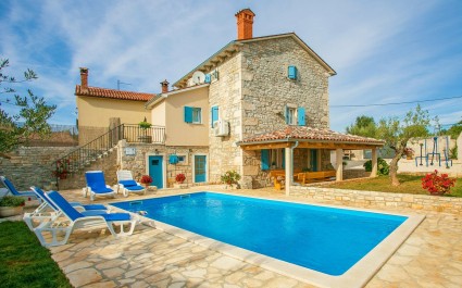 Pets Friendly, Fully Fenced Villa Angela with Pool