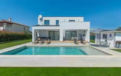 Moderna Villa Gina con Piscina privata