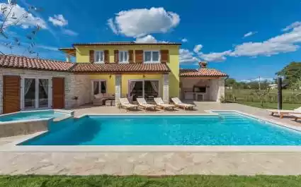 Villa Gardenia mit Pool und Garten