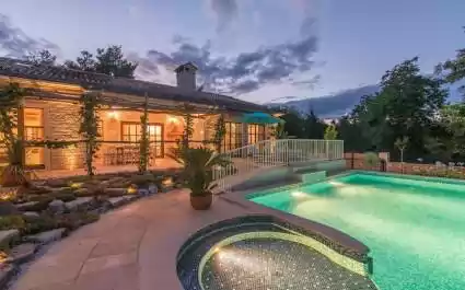 Family Villa Lipica with Pool and Jacuzzi