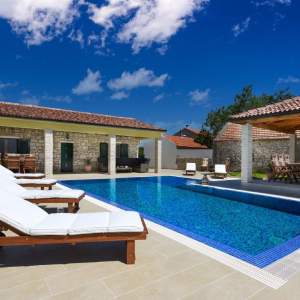 Villas with pool in Zadar